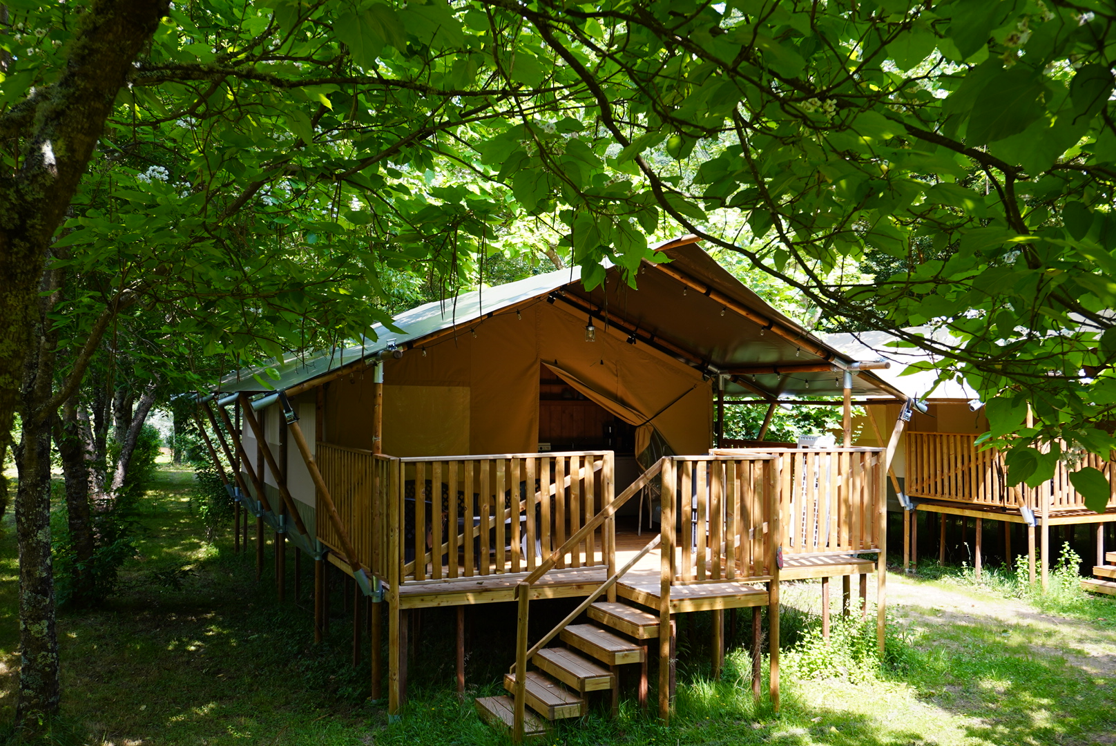 Camping Pittoresque - Safaritent 6 personen incl. sanitair - 8