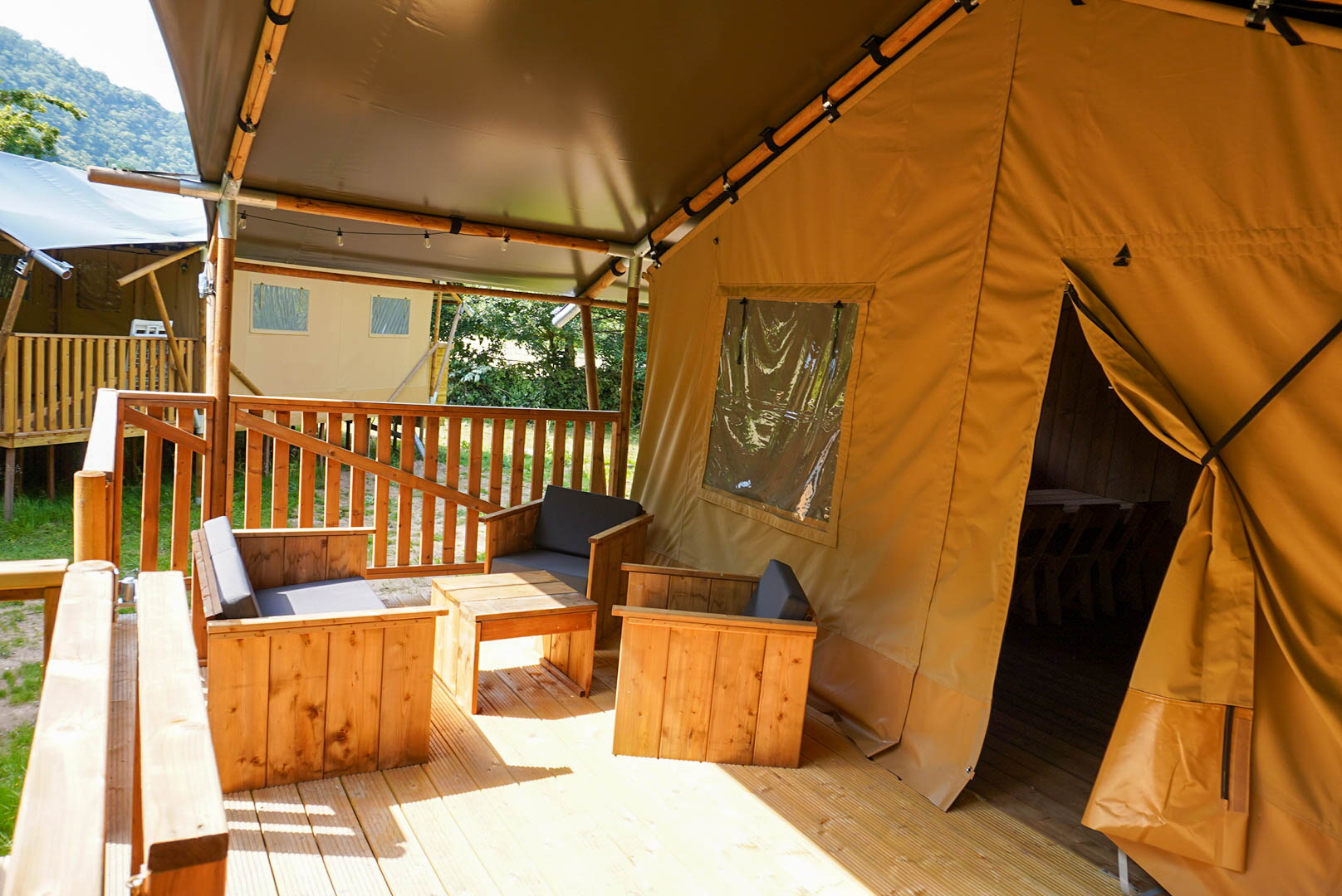 Camping Pittoresque - Safaritent 6 personen incl. sanitair - 9