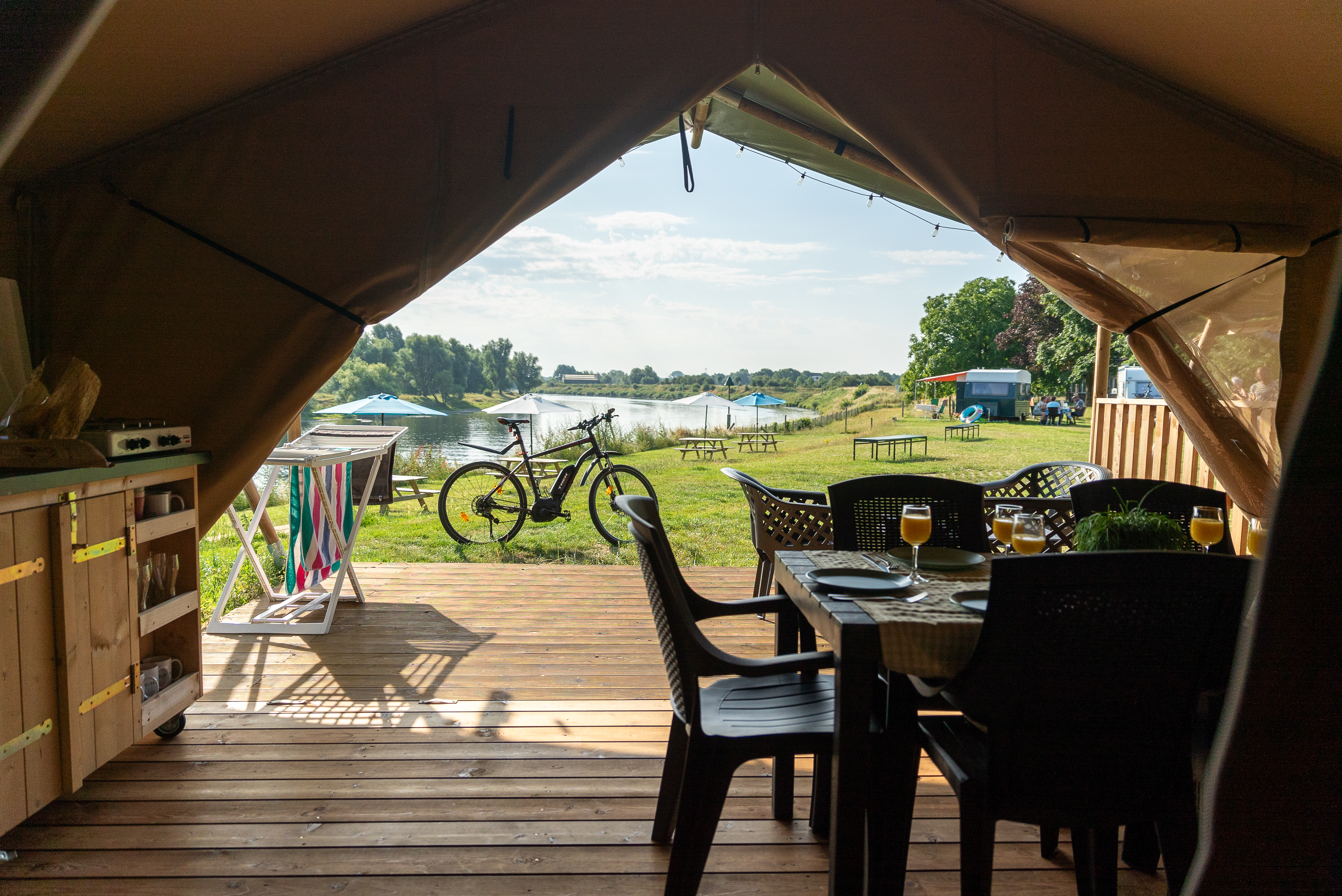 Camping de Boomgaard - Safaritent 6 personen (premium Maaszicht)
