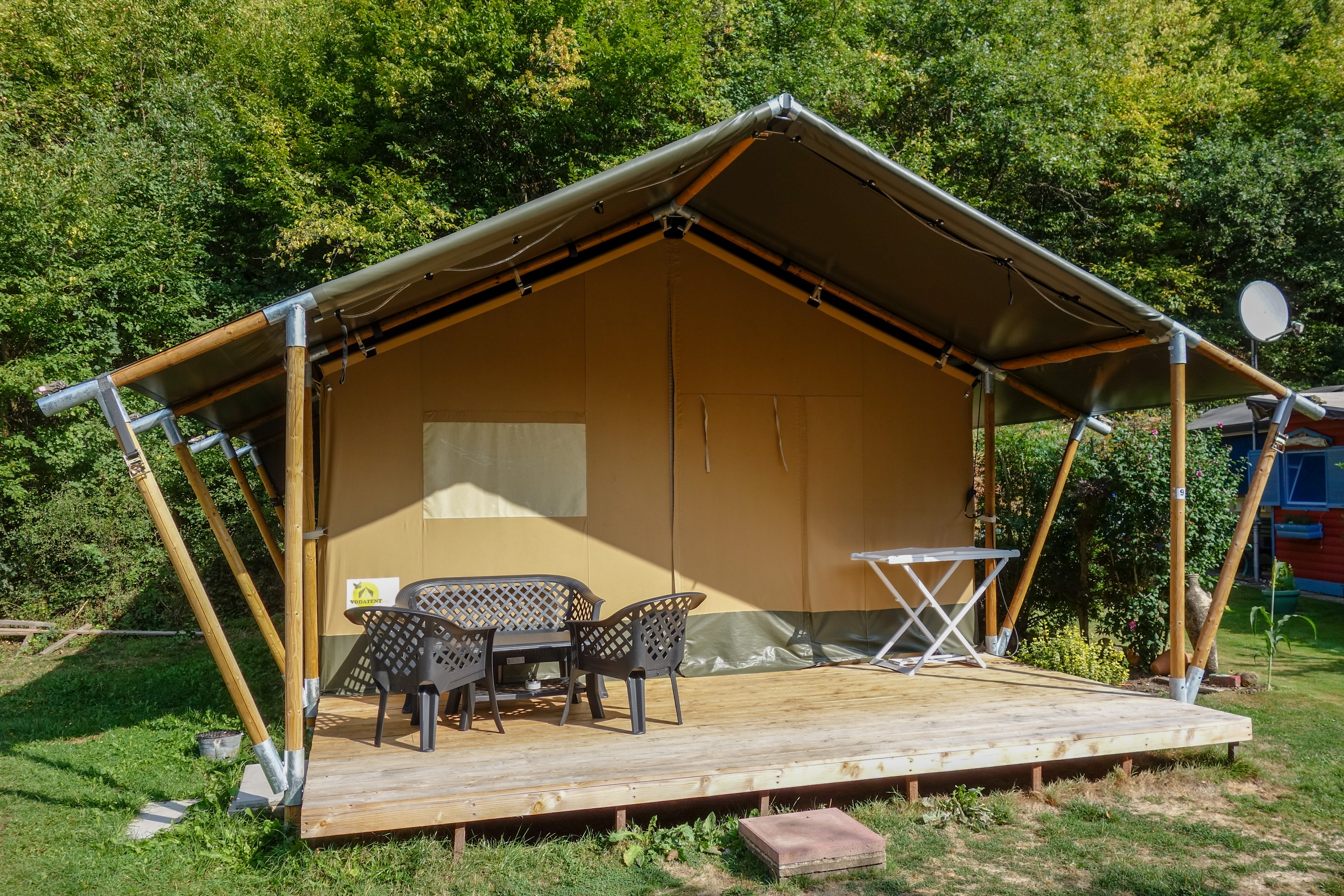 Camping Bockenauer Schweiz - Safaritent 6 personen incl. privé sanitair unit