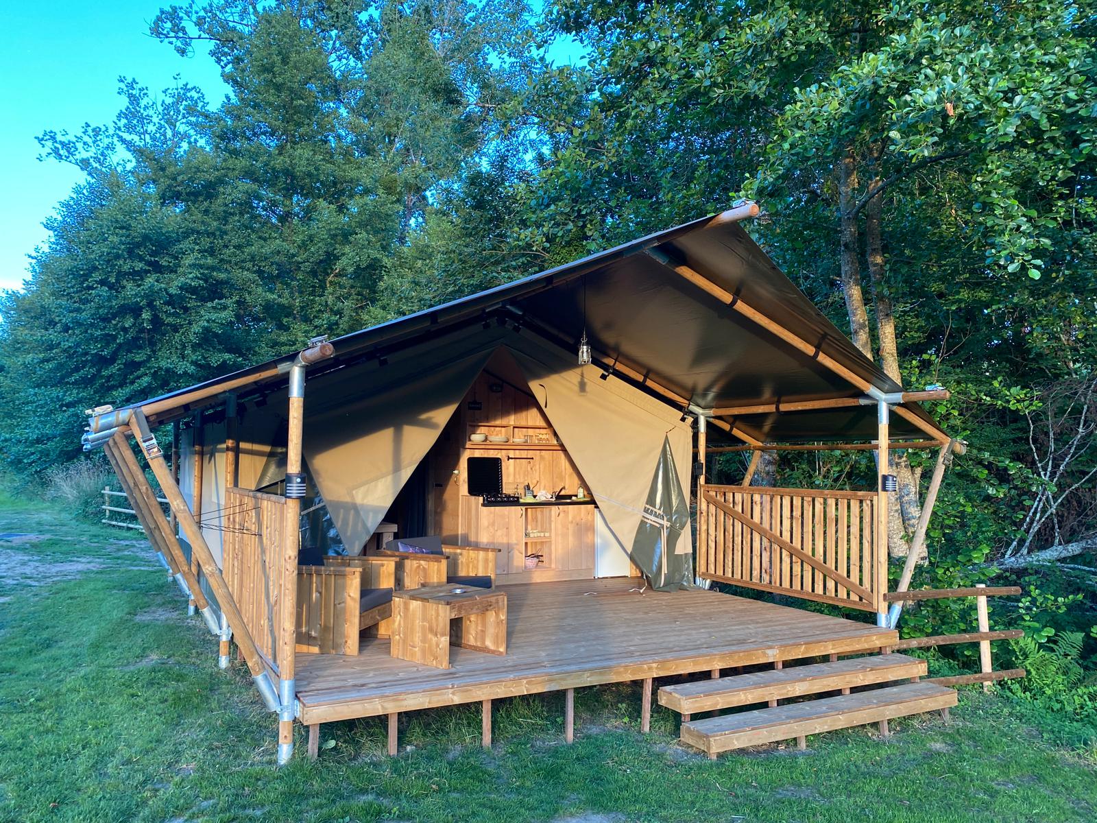Camping Moulin du Pommier - Safaritent 4 personen incl. sanitair