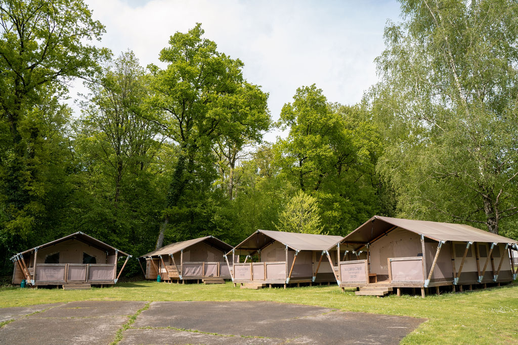 Camping La Colline - Safari tent for 5 people with sanitary equipment